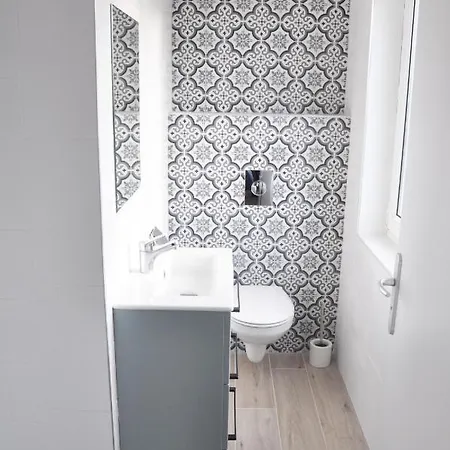 Grande Maison A Deux Pas De La *