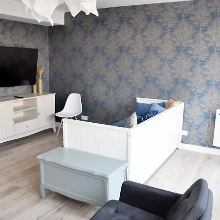 Grande Maison A Deux Pas De La *