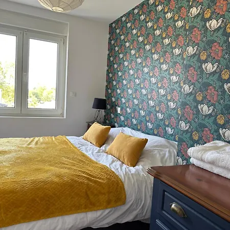 Grande Maison A Deux Pas De La *