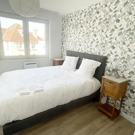 Grande Maison A Deux Pas De La *