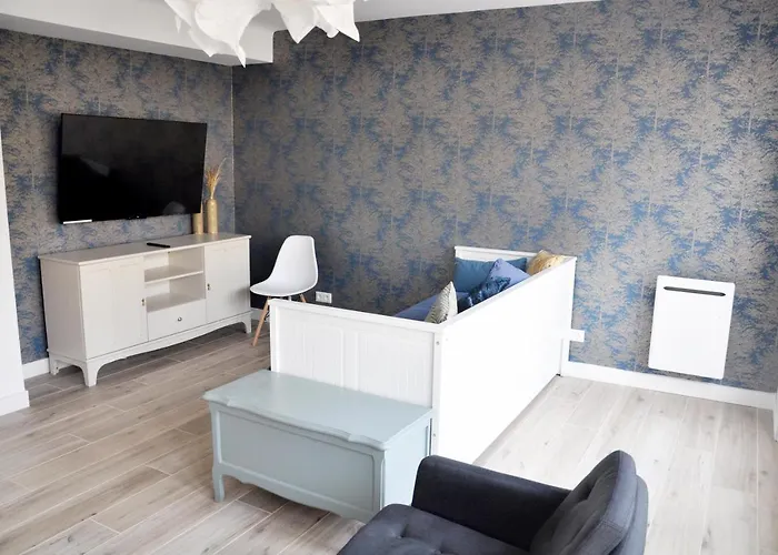 Grande Maison à Deux Pas De La *